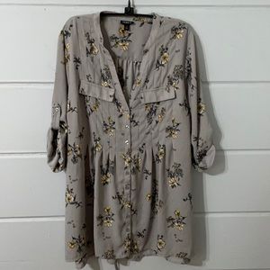 Grey floral Torrid tunic babydoll blouse in size 1